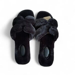 Women’s Black faux fur fluffy slippers size 7.5 38
